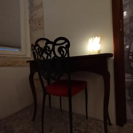 La Jolie A *